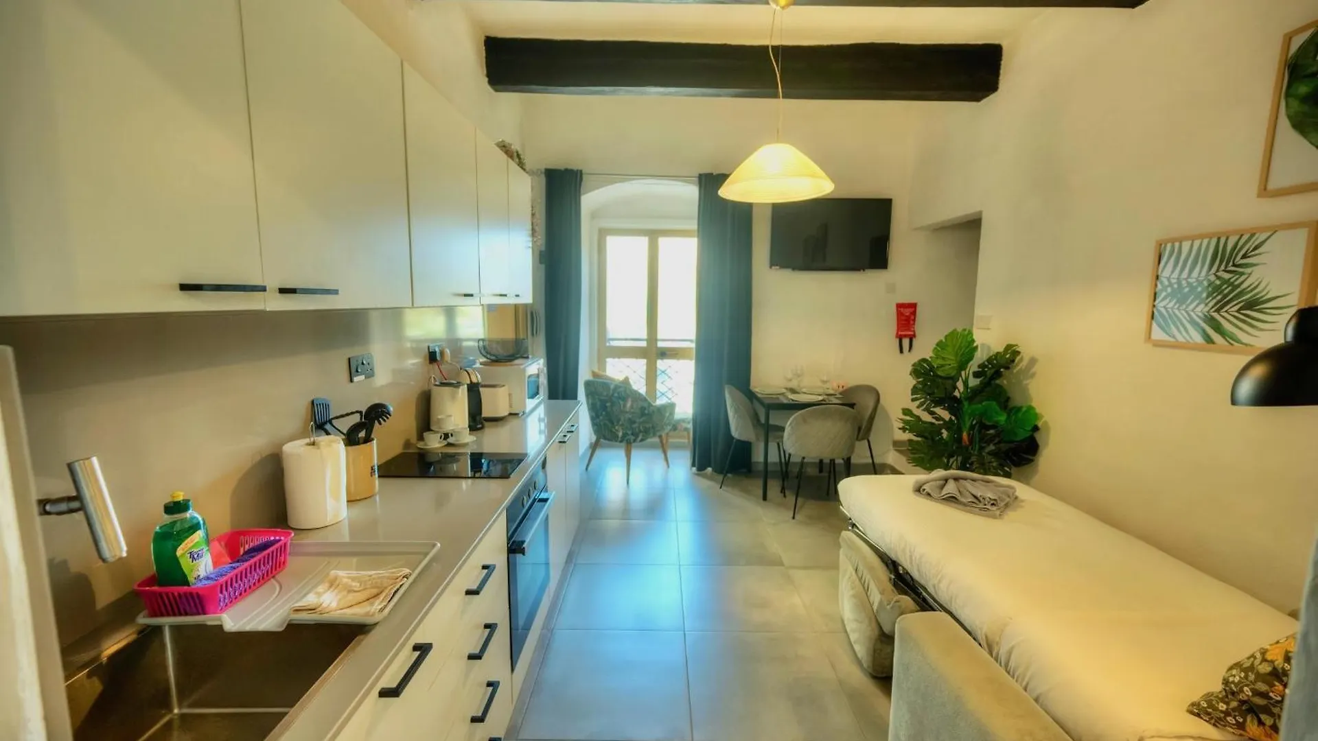 Cozy Flat. Swim Beach 2 Minutes Walk. The Old Valletta Mcri1-1 0*,  مالطا