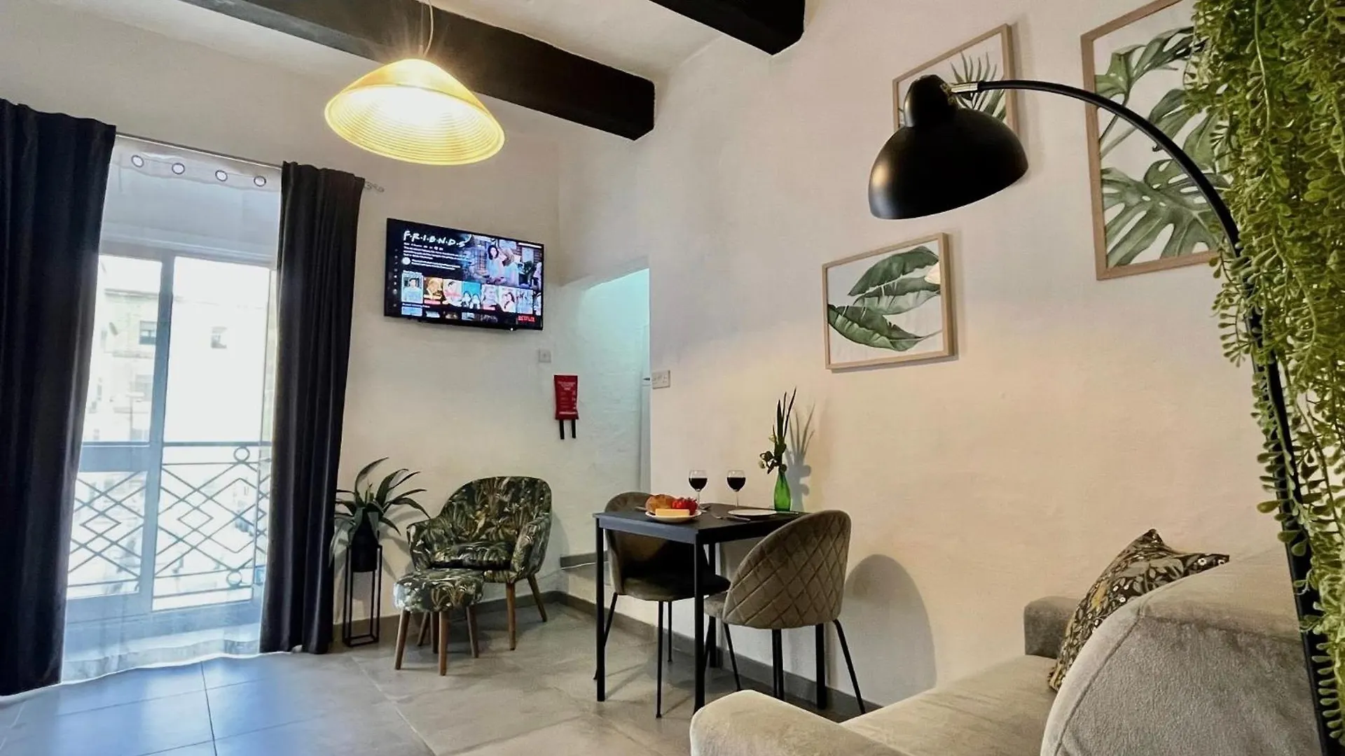 Cozy Flat. Swim Beach 2 Minutes Walk. The Old Valletta Mcri1-1 0*,  مالطا